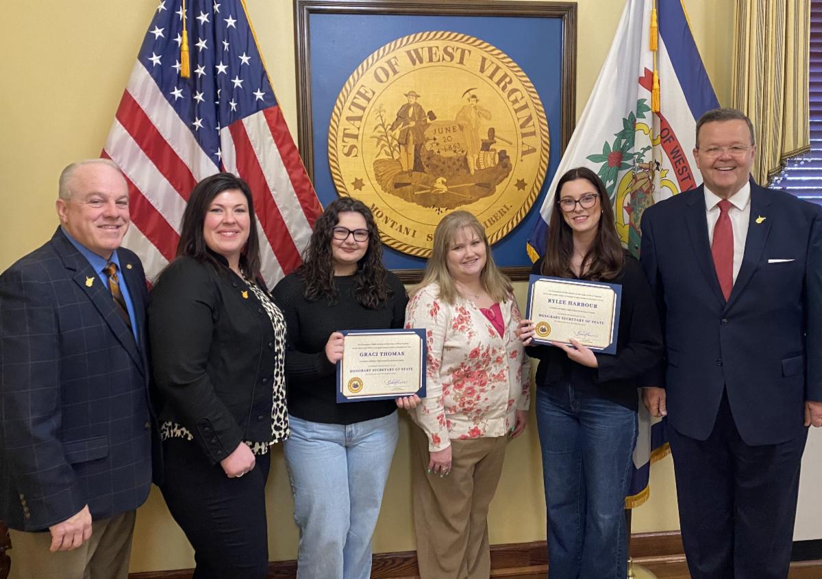 Honorary Secretaries of State Graci Thomas and Rylee Harbour at the State Capitol